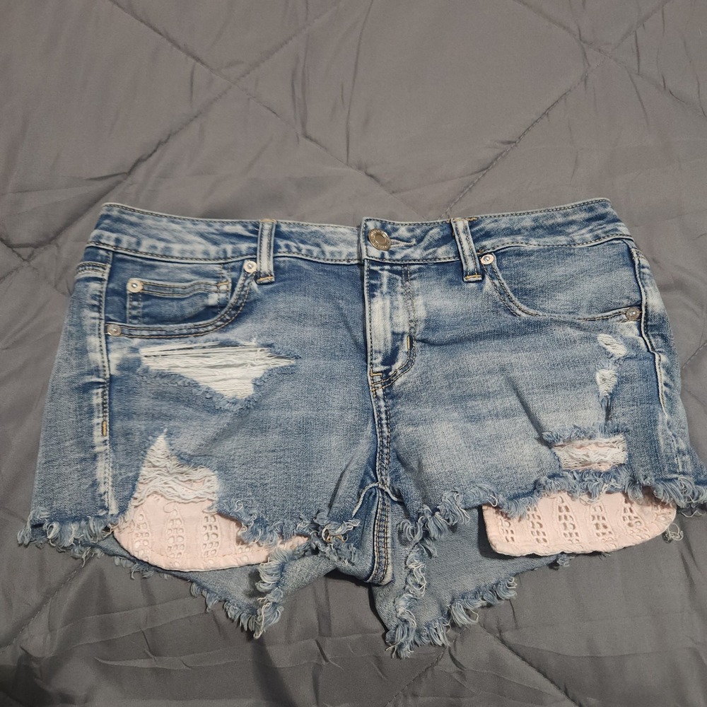 American Eagle Shorts Women's 10 Shortie Super Stretch Distressed Festival